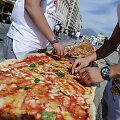 Neapolyje i&scaron;kepta 2 km ilgio pica