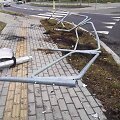 Klaipėdoje neblaivus vairuotojas Naujųjų naktį sugadino žiedinės sankryžos atitvarkus ir kelio ženklus
