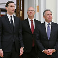 Jaredas Kushneris, Kirilas Dmitrijevas, Steve'as Witkoffas / REUTERS
