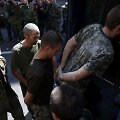 Donecke separatistai Ukrainos nepriklausomybės dieną surengė ukrainiečių belaisvių &bdquo;paradą&ldquo;
