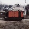 Rusai ant tankų pradėjo montuoti jūrinius transportinius konteinerius.