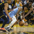 Ja Morantas prie&scaron; Jordaną Poole'ą ir Andrew Wigginsą
