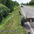 Vilniaus rajone automobilis trenkėsi į arklio traukiamą vežimą
