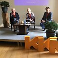 Jovita Saulėnienė (kairėje) per dar tik virtualios knygos &bdquo;Karali&scaron;koji Klaipėda&ldquo; pristatymą I.Simonaitytės bibliotekoje.