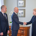 Dalia Grybauskaitė STT nebenorintį vadovauti Saulių Urbanavičių (viduryje) siūlo pakeisti Žydrūnu Bartkumi.