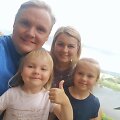 Kunigas Valdas Miliauskas su &scaron;eima