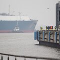 Klaipėdos uosto kanalą įveikęs &bdquo;Independence&ldquo; pri&scaron;vartuotas SGD terminale.