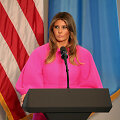 Melania Trump sako kalbą per pasaulio lyderių antrųjų pusių pusryčius Jungtinėse Tautose