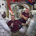 Astronautai Terry Virtsas ir Barry Wilmore'as &scaron;alia skafandrų Tarptautinėje kosminėje stotyje 
