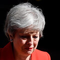 Theresa May paskelbia atsistatydinanti