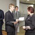 Mažųjų bendrijų atstovai Seimo narius apdalijo lai&scaron;kais.