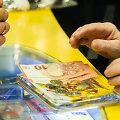 Lietuvos pa&scaron;to bendrovės vadovė Lina Minderienė ir susisiekimo ministras Rimantas Sinkevičius apžvelgė eurų keitimo klausimus.