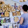 Piva&scaron;iūnų atlaiduose klesti turgus: čia ir paskanausite, ir apsirengsite