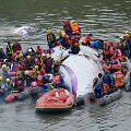 Taivane į upę nukrito &bdquo;TransAsia Airways&ldquo; lėktuvas