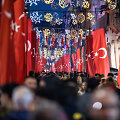Stambulo Istkalo gatvė papuo&scaron;ta Turkijos vėliavomis sprogimo aukoms pagerbti