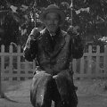 Kadras i&scaron; filmo &bdquo;Gyventi&ldquo; (rež. Akira Kurosawa)