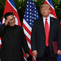 D.Trumpo ir Kim Jong Uno susitikimo emocingos akimirkos