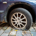 Sostinės Vokiečių gatvėje esantis apleistas automobilis