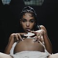 FKA Twigs vaizdo klipe &bdquo;Glass & Patron&ldquo;