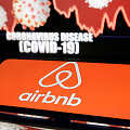 Koronaviruso pandemijos sukelta krizė labai skaudžiai smogė &bdquo;Airbnb&ldquo; verslui.