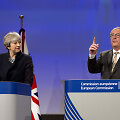 Theresa May ir Jeanas-Claude'as Junckeris