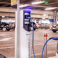&bdquo;Eleport&ldquo; Kauno &bdquo;Akropolyje&ldquo; atidarė elektromobilių įkrovimo stotelių parką 