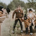 Katažina ir Deivydas Zvonkai su vaikais &ndash; dvyniais Kornelija ir Donatu / &bdquo;Dobiliukas foto&ldquo; nuotr.
