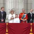 I&scaron; kairės: lordas Ivaras Mountbattenas, princas Williamas, Kornvalio hercogienė Camilla, princas Charlesas, princas Edwardas ir karalienė Elizabeth II (2005 m.)