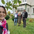 Po namo pirkimo Carito vadovė Deimantė ir socialinė darbuotoja Angelė perdavė &scaron;eimai raktus