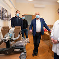 Kauno klinikoms perduoti 5 mobilūs keltuvai