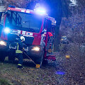 Į tvenkinį įlėkė automobilis