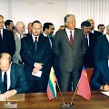 Lietuvos UR ministras A. Saudargas ir RF UR ministras A. Kozyrevas pasira&scaron;o Protokolą. Maskva, 1991-07-29 d. 