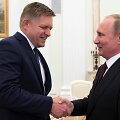 Rusijos prezidentas Vladimiras Putinas susitiko su Slovakijos ministru pirmininku Robertu Fico / POOL New / REUTERS
