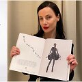 Agnė Kuzmickaitė ir modelis, vilkintis jos kurtą kombinezoną