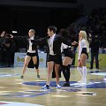 Klaipėdiečių grupę &bdquo;Mochito&ldquo; ap&scaron;ildė tik apatinius prie frakų vilkintys vaikinai