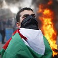 Sausio 28 diena. Palestiniečiai protestavo dėl JT sprendimo nei&scaron;mokėti jiems pinigų, kurie būtų skirti sugriautiems namams atstatyti