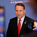 Radoslawas Sikorskis / Elisabeth Mandl / REUTERS