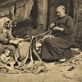 Kur&scaron;ių nerijos moterys ado tinklus. XX a. 4-asis de&scaron;imtmetis. Fotografas nežinomas. Lietuvos jūrų muziejaus rinkinys.