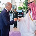 Joe Bidenas su Saudo Arabijos princu Mohammedu bin Salmanu pasisveikino susimu&scaron;damas kum&scaron;čiais