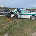 Greitkelyje į stovintį policijos automobilį rėžėsi pravažiuojanti ma&scaron;ina