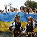 Ukrainiečiai tradiciniais rūbais demonstravo vienybę Kijevo gatvėse