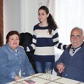 Septyniolikametė Nour (kairėje) kartu su pussesere Mary su seneliais Marin ir Raphael apsistojo pas kretingi&scaron;kius Arūną ir Rūtą &Scaron;ulskius. 
