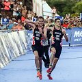 Alistairas Brownlee ne&scaron;a brolį Jonny iki triatlono fini&scaron;o