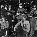 Juozapavičiaus grupės Siaubo būrio partizanai:  I&scaron; kairės I eilėje 1. būrio vadas Antanas Gru&scaron;auskas-Siaubas  II eilėje: 2. Juozas Aleksonis-Medinis