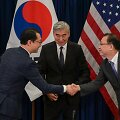 Japonijos, JAV ir Pietų Korėjos atstovai susitiko JAV ambasadoje Indonezijoje