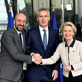NATO generalinis sekretorius Jensas Stoltenbergas, Europos Vadovų Tarybos pirmininkas Charle'is Micheliselis ir Europos Komisijos pirmininkė Ursula von der Leyen