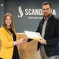 &bdquo;Lietuvos Junior Achievement&ldquo; direktorė A.Rusteikienė ir UAB &bdquo;Scandagra&ldquo; vadovas M.Vasiliauskas pasira&scaron;ė bendradarbiavimo sutartį
