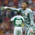 Atskirų turkų žurnalistų liaupsių sulaukė nuo M.Oyewusi komandą gelbėjęs Fernando Muslera
