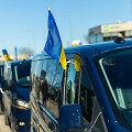 Pajudėjo 10 keleivinių mikroautobusų su Lietuvos verslo ir gyventojų parama Ukrainos žmonėms