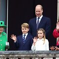 Elizabeth II, princas Williamas ir Kembridžo hercogienė Catherinė su vaikais